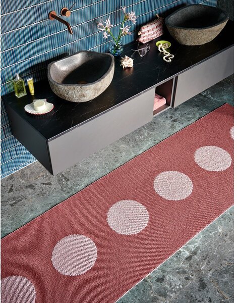 Covor tip traversă pentru interior și exterior roșu deschis 70x280 cm Vera Pop Blush – Pappelina
