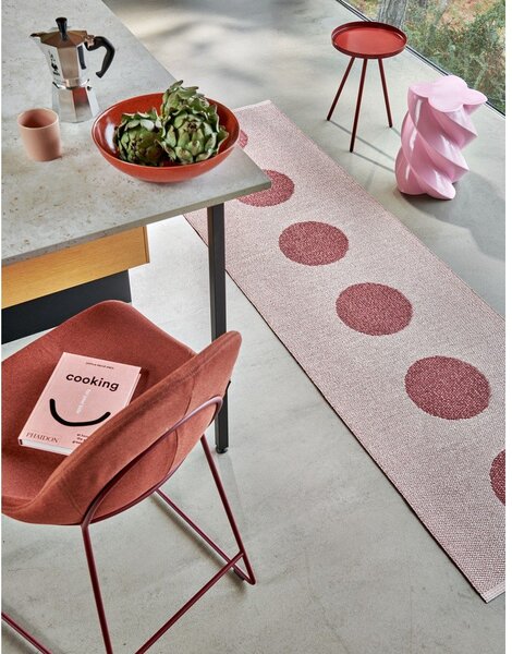 Covor tip traversă pentru interior și exterior roșu deschis 70x280 cm Vera Pop Blush – Pappelina
