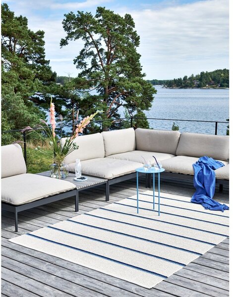 Covor tip traversă pentru interior și exterior albastru/crem 70x180 cm Olle Blue Vanilla – Pappelina