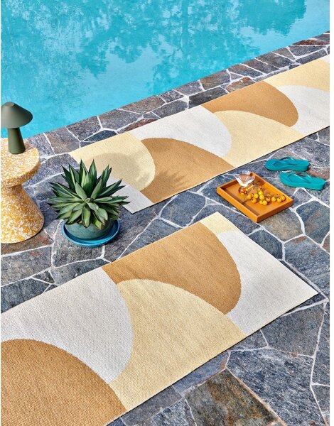 Covor pentru exterior și interior galben ocru 70x90 cm Hill Ochre Pale Yellow – Pappelina