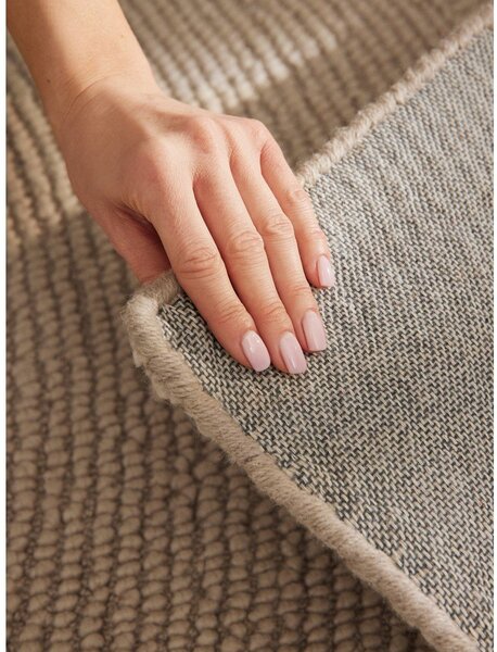 Covor tip traversă bej țesut manual din lână 80x200 cm Calmio – Hanse Home