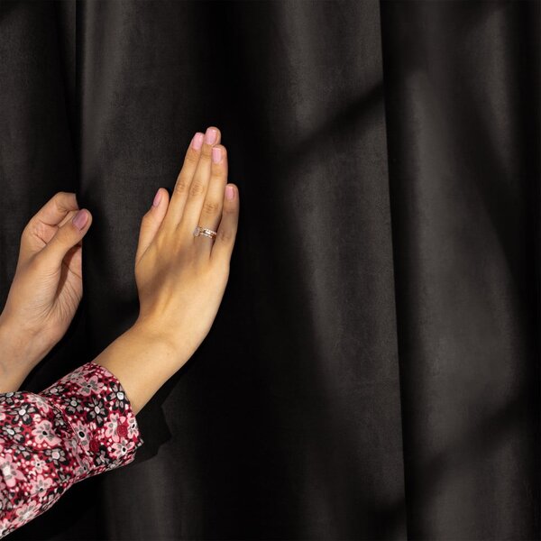 Draperie neagră dimout (semi-opacă) din catifea 140x270 cm – Restilo