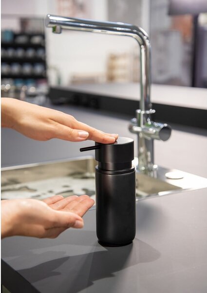 Dozator din ceramică pentru săpun Wenko Black Outdoor Kitchen Silo, negru