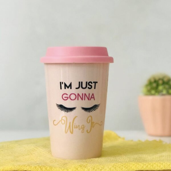 Cana ceramica de voiaj Pufo pentru cafea cu capac din silicon, 415 ml, model I just gonna, roz