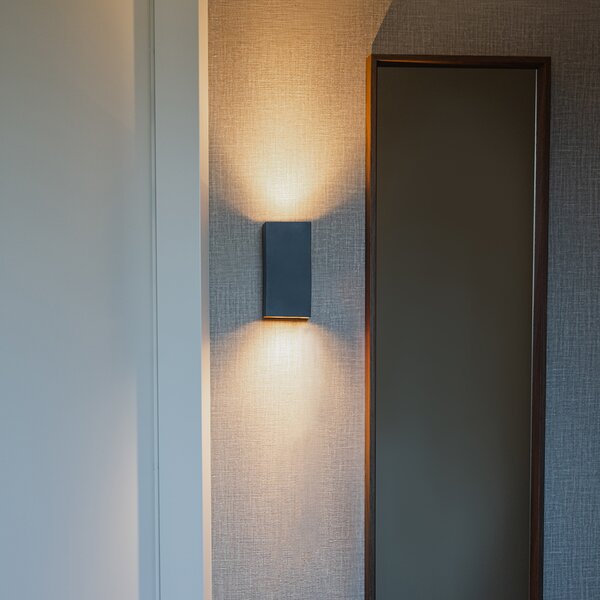 Lampa de perete pătrată de design negru cu interior auriu - Sab
