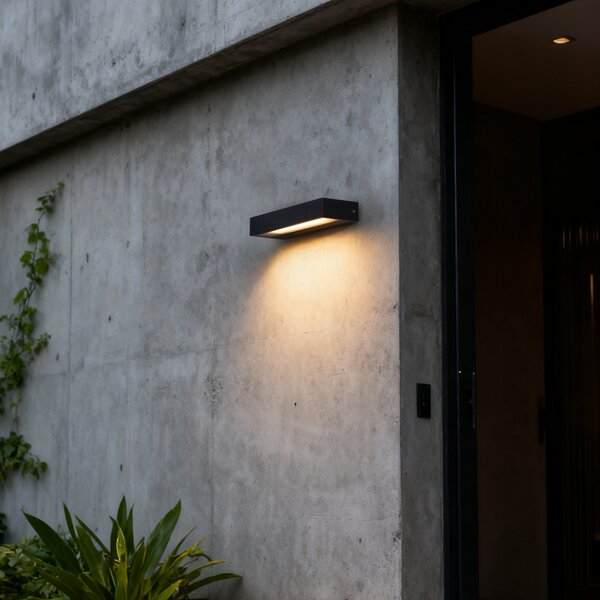 Lampă de perete modernă neagră 22cm incl. LED IP65 - Hannah