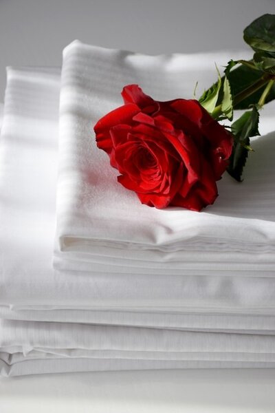 Cearsaf de pat cu elastic Cotton Home & Hotel, Bumbac 100%, Damasc saten dungi 0.5 cm, dimensiunea 160 x 200 + 20 cm