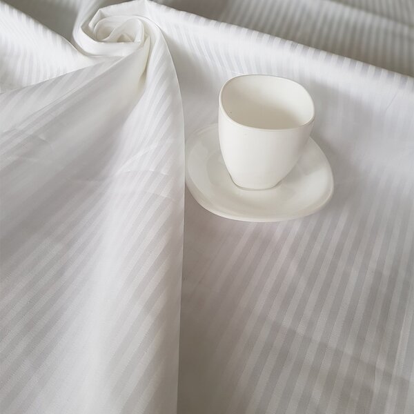 Fata de masa Kotonia Home Hotel - 120x150 cm, Damasc Saten, 100% bumbac, alb, dungi cu latime 0.5 cm