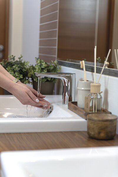 Laveo Plato, baterie electronică pentru chiuvetă cu control extern al temperaturii, de sine stătătoare, crom, LAV-BLY_024D