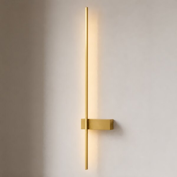 Lindby Aplică de perete Natsumi, alamă, aluminiu, 90 cm, Auriu / Alamă, Camera de zi / sufragerie, Aluminiu, Modern