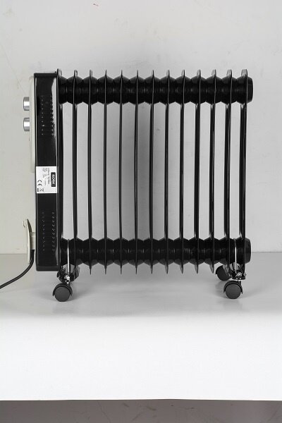Calorifer electric Floria ZLN3673,Negru 2500 W, 13 elementi, 3 trepte de putere, Termostat reglabil, Protectie supra-incalzire, Indicator luminos