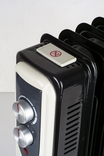 Calorifer electric Floria ZLN3666,Negru 2500 W, 11 elementi, 3 trepte de putere, Termostat reglabil, Protectie supra-incalzire, Indicator luminos