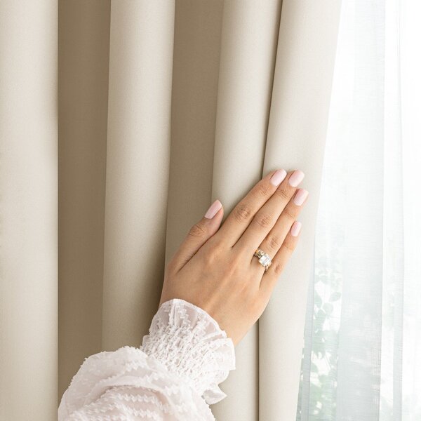 Draperie crem dimout (semi-opacă) 140x250 cm Carli – Restilo