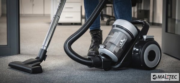 Aspirator fără sac cu set de accesorii 4000W