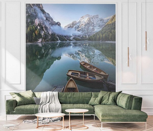 Fototapet Bărcile se odihnesc pe un lac de munte liniștit, Populare fototapet, Populare fototapet, u44826 - Muralas.ro