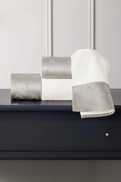 Set cadou de prosoape și prosop de corp COLIBRI, 3 buc Alb-broderie gri / Grey embroidery Set (prosop mic 30x50cm, prosop 50x100cm, prosop de corp 75x150cm)