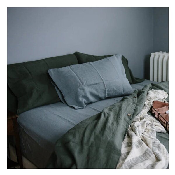 Cearceaf albastru/gri din in cu elastic 160x200 cm Blue Fog – Linen Tales