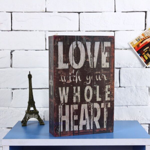 Seif secret tip carte Pufo cu cheie pentru blocare, model Love with whole Heart, 18 x 12 cm