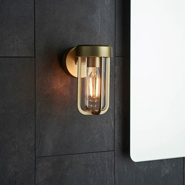 Endon 92855 - Aplica de perete pentru baie, 1x soclu E27, 6W, 230V, IP44, finisaj din alamă