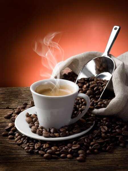 Fototapet Ceașcă de cafea cu abur și boabe de cafea, Fototapet mâncare și băutură, Fototapet populare, u64903 - Tapeko.ro