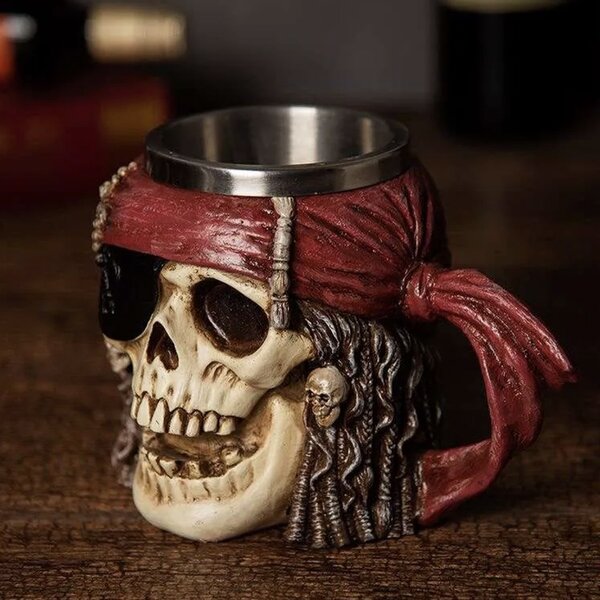 Halba de bere metalica Pufo Crazy Pirate in forma de craniu, 380 ml