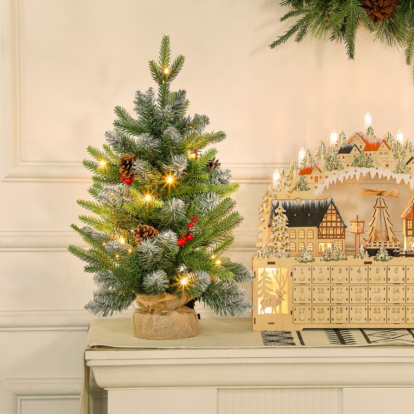 HOMCOM Mini Brad de Crăciun 60 cm cu lumini LED, 141 ramuri, conuri de pin, bobițe roșii, bază din ciment, verde | Aosom Romania