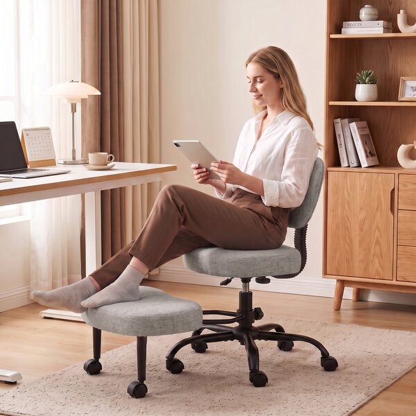 HOMCOM Scaun de Birou Ergonomic pentru Stat cu Picioarele Încrucișate, Rotire 360° cu Roți, Gri Deschis | Aosom Romania
