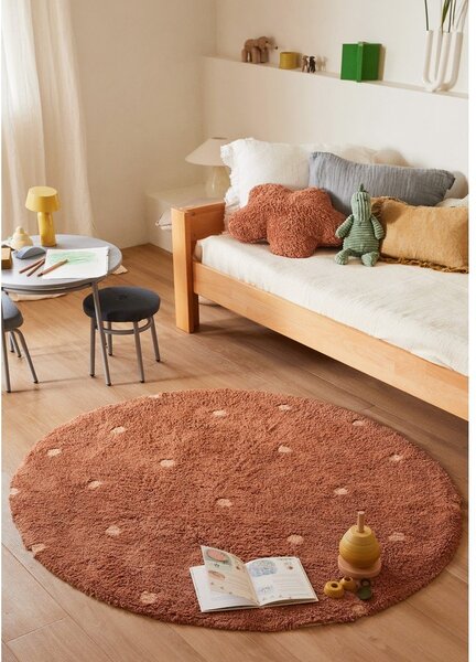 Covor pentru copii cărămiziu lavabil/țesut manual din bumbac ø140 cm Round Dot Chestnut – Lorena Canals