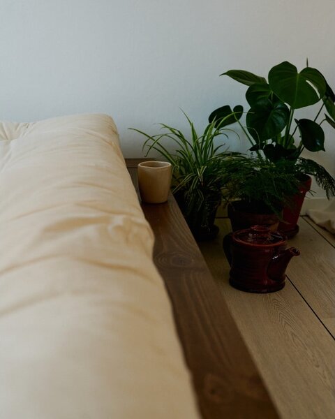 Pat matrimonial maro din lemn masiv de pin cu somieră 180x200 cm Japan – Karup Design