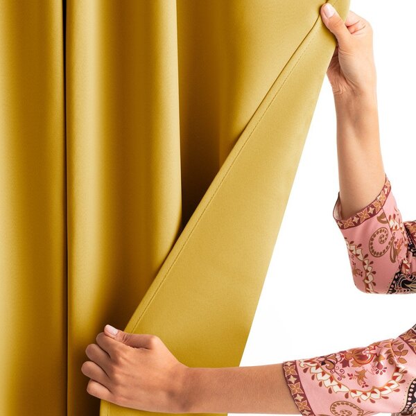 Draperie galbenă dimout (semi-opacă) 140x245 cm Kierra – Restilo