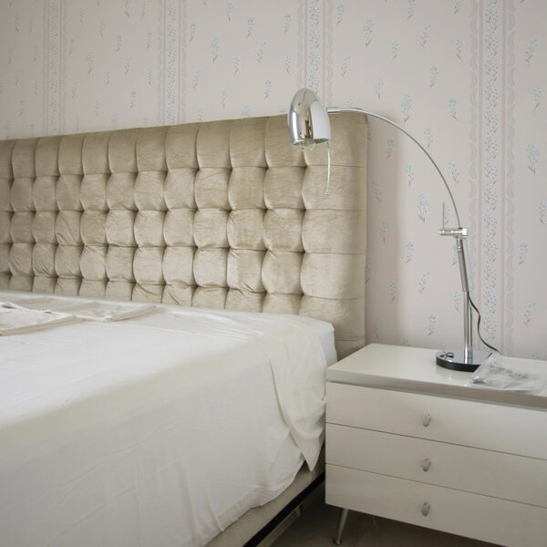 Tapet Fundal roz cu flori albastre delicate și margine, Tapet flori, a00484 : Uwalls.ro