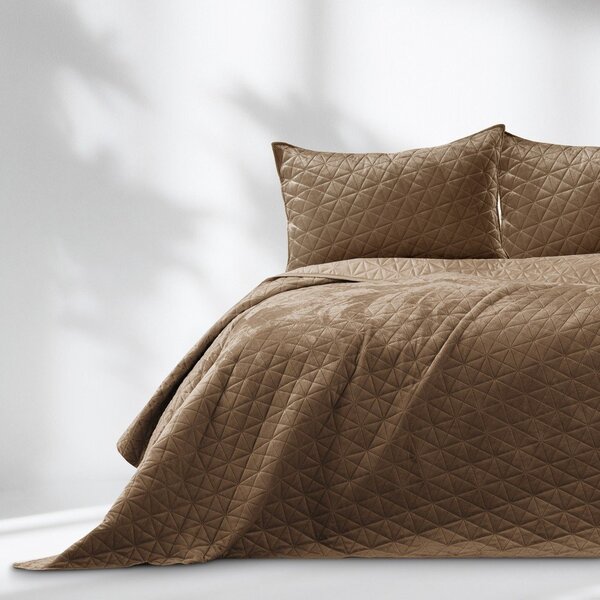 Cuvertură maro deschis matlasată din catifea 170x210 cm Laila – AmeliaHome