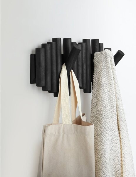 Cuier de perete negru din lemn masiv de pin Picket – Umbra