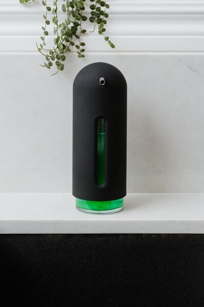 Dozator de săpun lichid negru din plastic 350 ml Penguin – Umbra