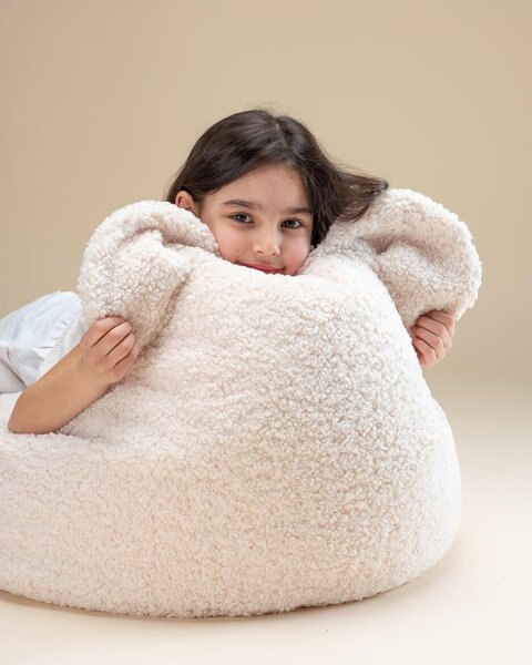 Fotoliu puf pentru copii crem cu tapițerie din țesătură bouclé Bear – Wigiwama
