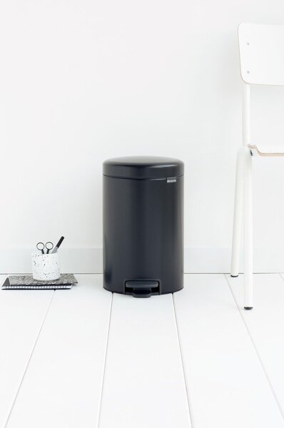 Coș de gunoi negru mat cu pedală din oțel 12 l NewIcon – Brabantia