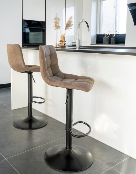 Scaune de bar maro deschis cu înălțime ajustabilă 2 buc. tapițate (înălțime șezut 63 cm) Middelfart – House Nordic
