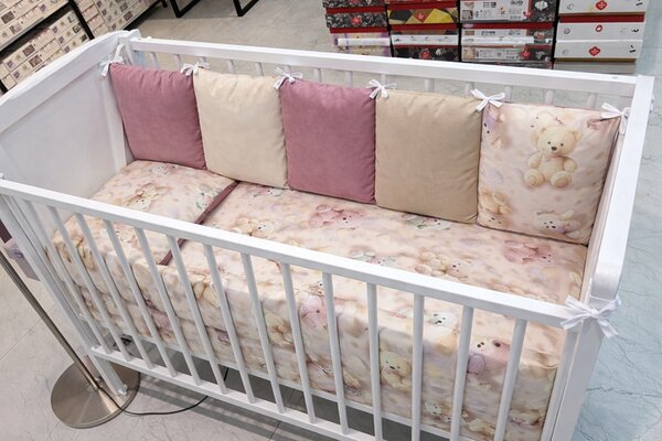 Lenjerie de pătuț pentru bebeluși cu apărători și baby nest – Colecție Premium