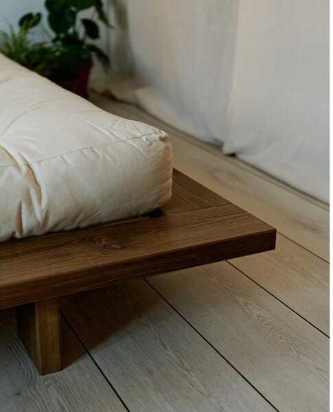 Pat matrimonial maro din lemn masiv de pin cu somieră 180x200 cm Japan – Karup Design