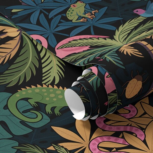 Tapet Animale tropicale viu colorate printre frunze, pe un fundal întunecat, Tapet natura, Tapet frunze, a00701 : Uwalls.ro