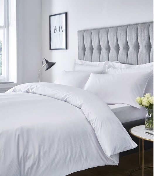 Lenjerie albă pentru pat de o persoană 135x200 cm Satin Stripe - Catherine Lansfield