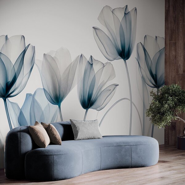 Tapet Flori de lalea albastre și albe translucide, cu tulpini lungi, pe fundal deschis, artă florală delicată și, Fototapet Flori, w09538 : Uwalls.ro