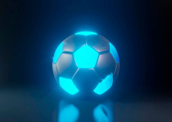 Fototapet Mingea de fotbal cu lumini albastre, Fototapet copii, Fototapet populare, u72792 - Tapeko.ro