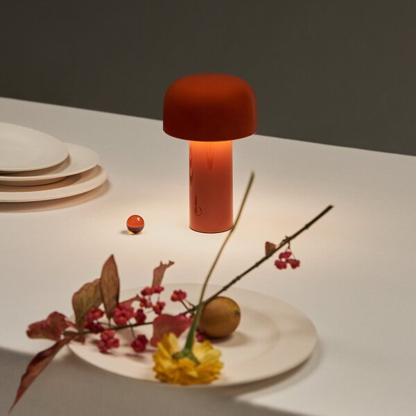 FLOS Lampa de masă cu baterie LED Bellhop, roșie, 21 cm, dimabil, IP54, reglabil, Roșu, Camera de zi / sufragerie, Plastic, Design