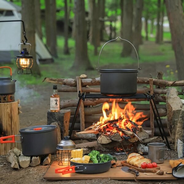 Set vase de camping din aluminiu: 2 oale cu capac, tigaie, 3 boluri și accesorii