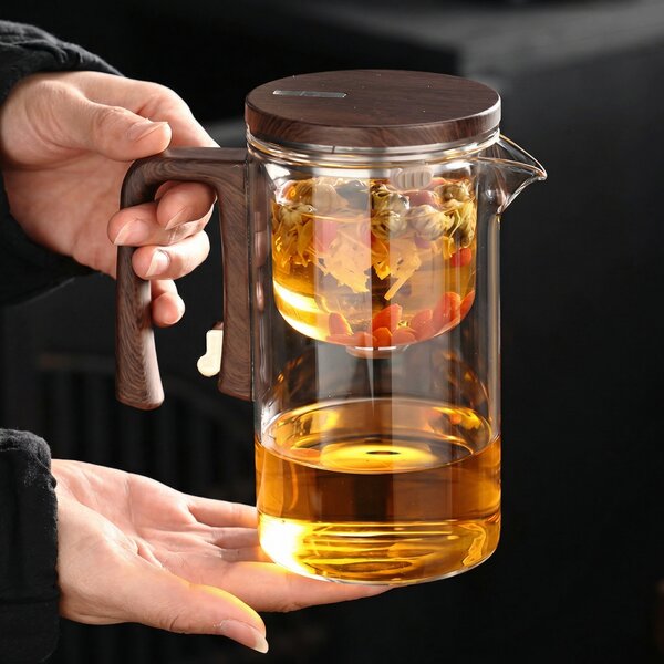 Ceainic din sticlă cu infuzor și buton pe mâner, capac și mâner de lemn, 600 ml