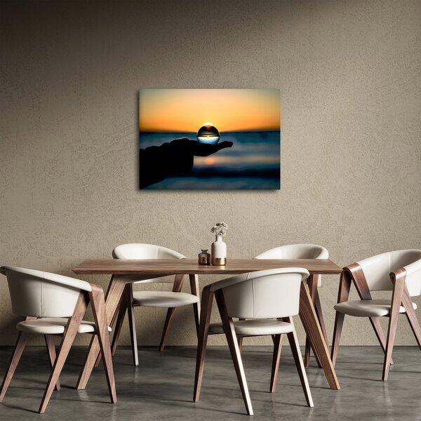 Tabloul cu bilă din sticlă în palmă (70x50 cm)