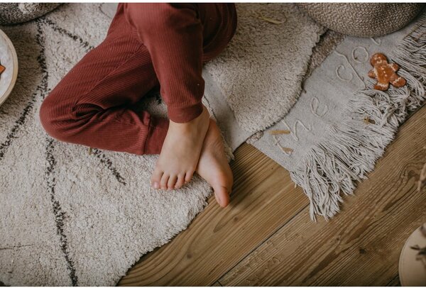 Covor pentru copii bej lavabil/țesut manual din bumbac 120x180 cm Monstera Natural – Lorena Canals