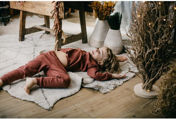 Covor pentru copii bej lavabil/țesut manual din bumbac 120x180 cm Monstera Natural – Lorena Canals