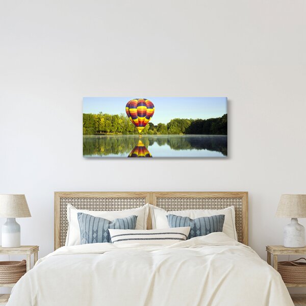 Tablou cu balon cu aer cald pe un lac (120x50 cm)